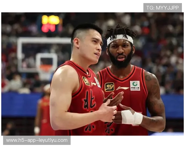 CBA北京后场长传直达前锋，迅速完成单刀进球，展现战术智慧与执行力