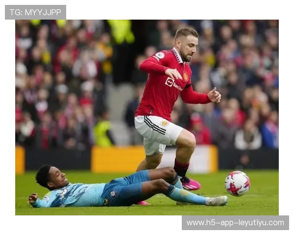 卡塞米罗禁区混战中铲射破门