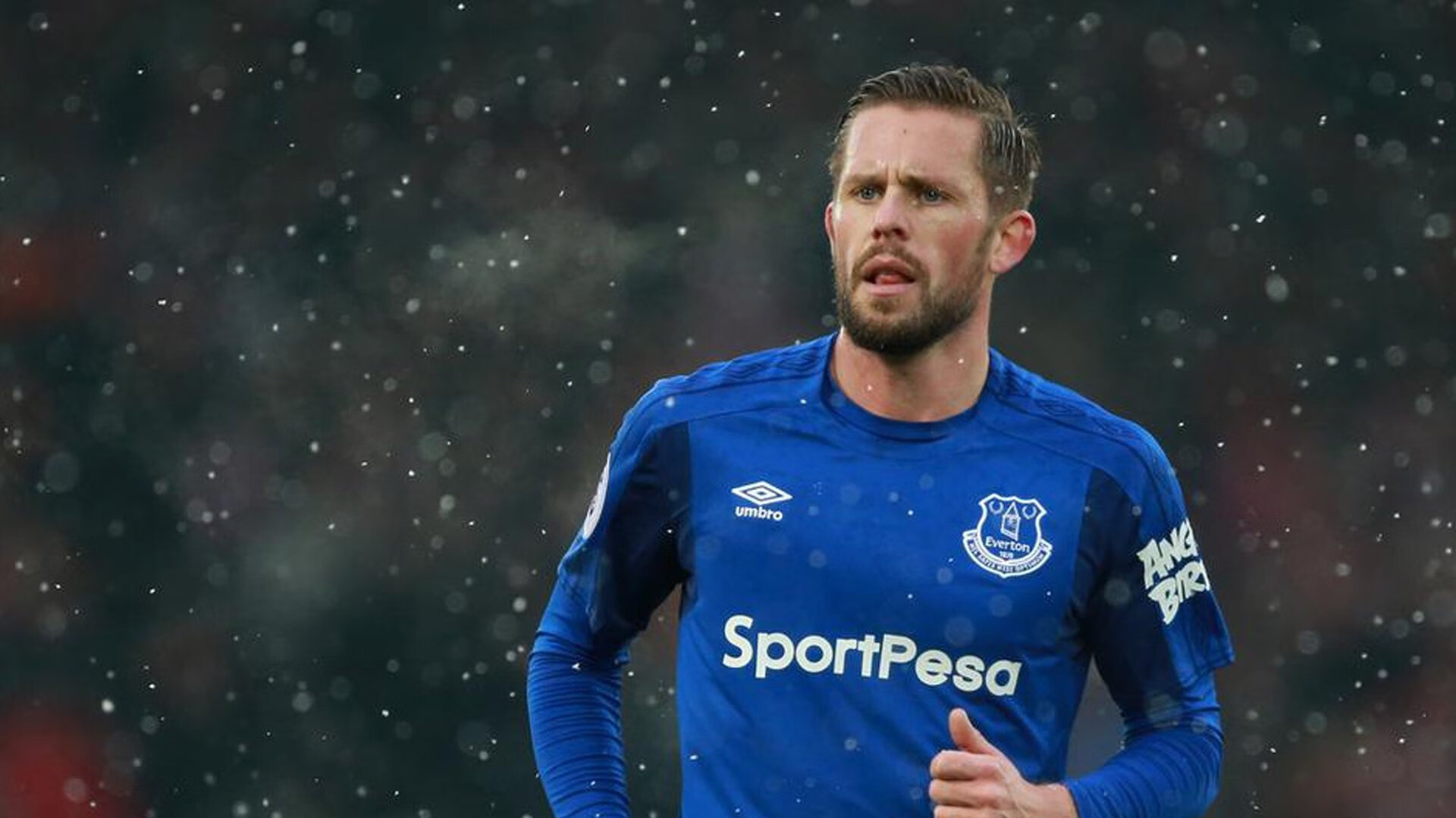 乐鱼体育app官网-欧洲杯战术大爆发：变化多端塑造赛场奇迹！，欧洲杯比赛的