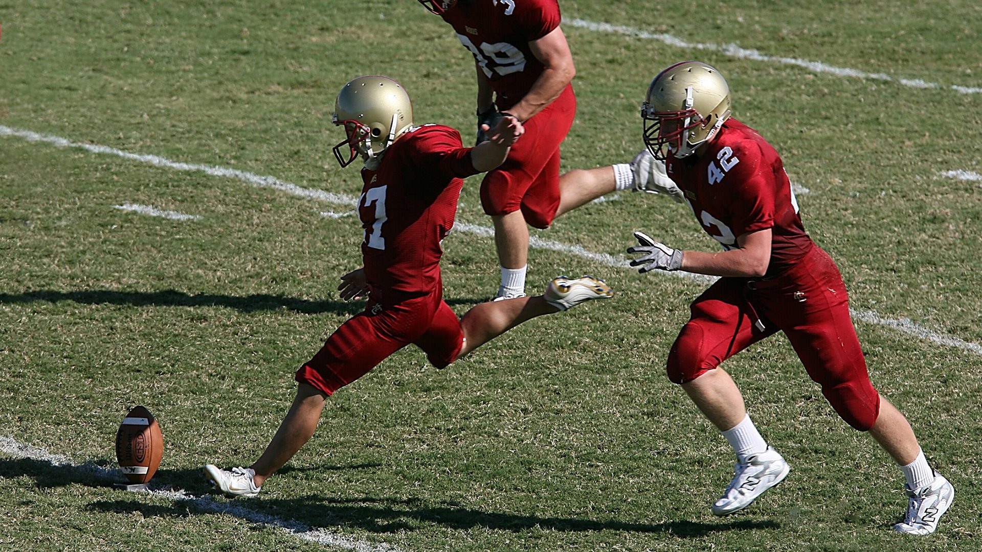 特色足球俱乐部开设青训课程，提升青少年参与度，足球青训俱乐部规章制度